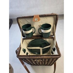 Unique Picnic Basket With Plastic Ware,cabincore Grannycore Vtg Retro